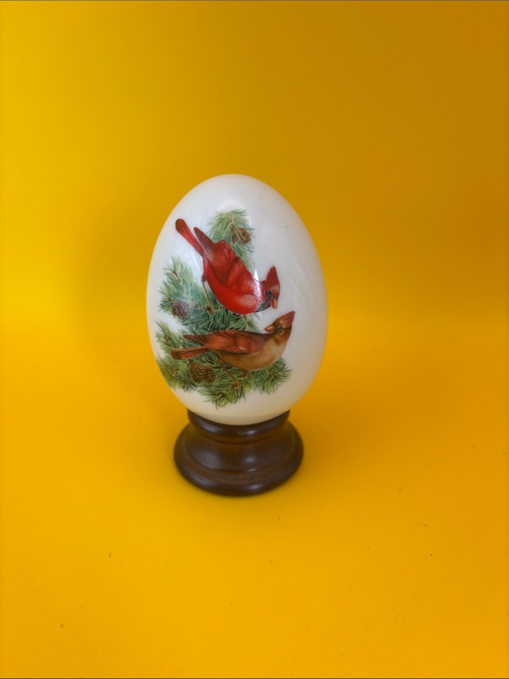 Vintage Avon Winter’s Bold Beauty Porcelain Egg w/Pedestal.
